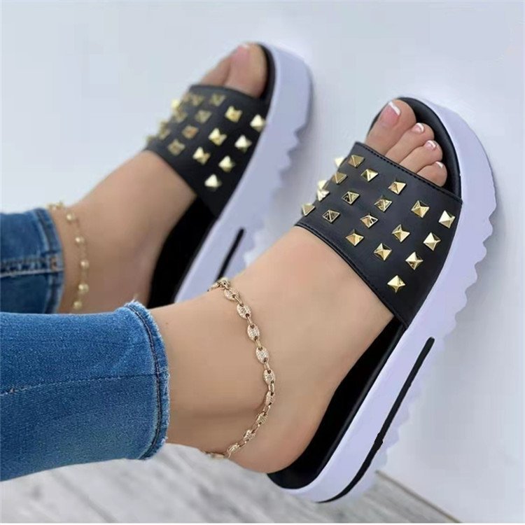 Wedge and Rivet Women's Beach Flip-Flops