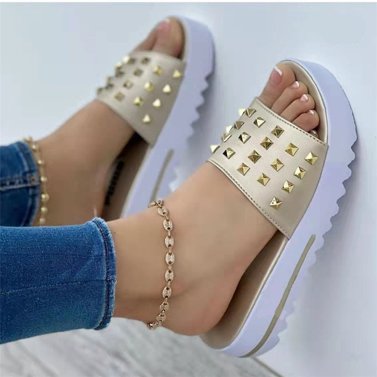 Wedge and Rivet Women's Beach Flip-Flops